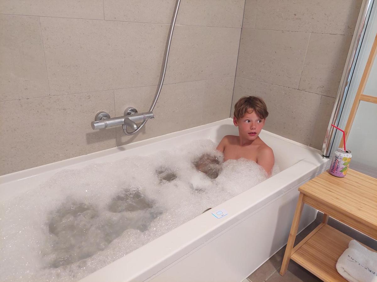 Vakantiewoning Met Permanent Verwarmd Zwembad En Sauna Koekelare Exterior foto