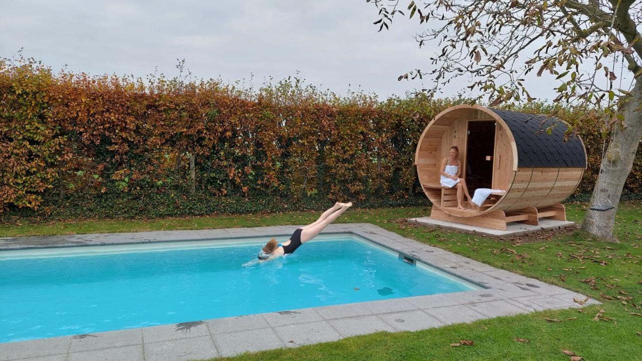 Vakantiewoning Met Permanent Verwarmd Zwembad En Sauna Koekelare Exterior foto