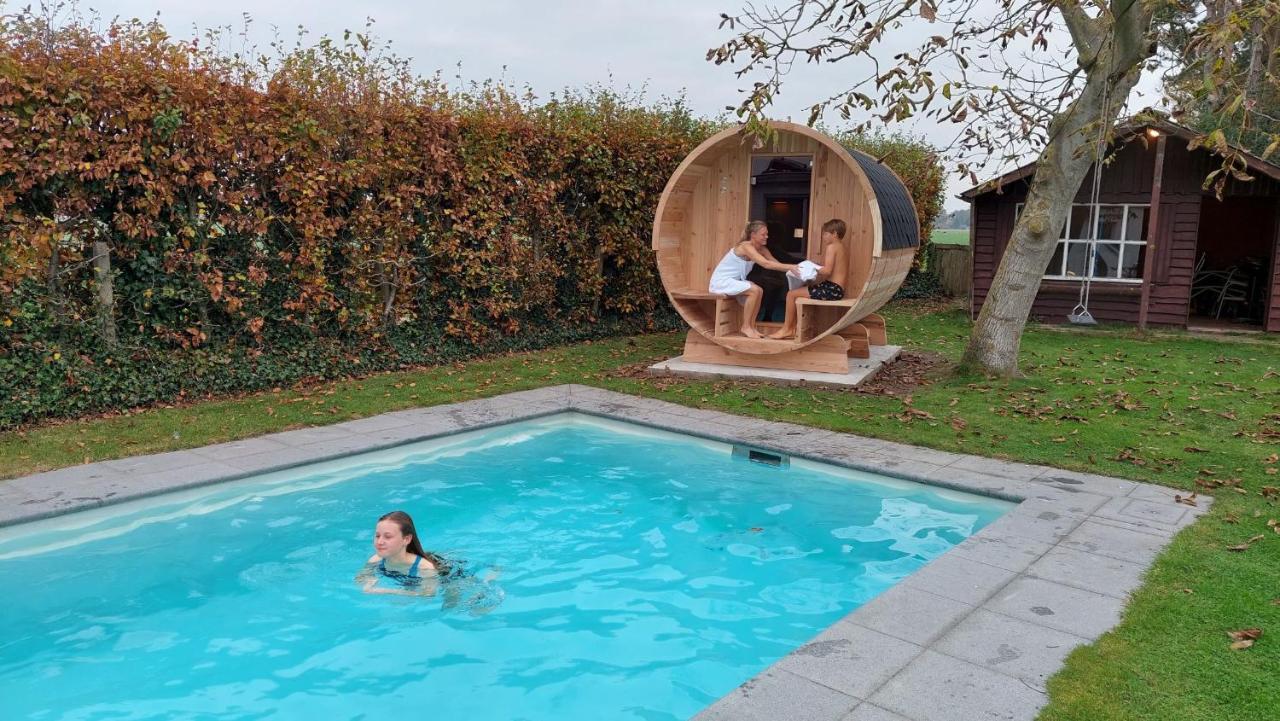 Vakantiewoning Met Permanent Verwarmd Zwembad En Sauna Koekelare Exterior foto